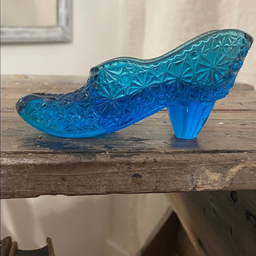 Vintage Blue Glass Slipper Shoe Daisy & Button Pattern Trinket Dish - Picture 3 of 4